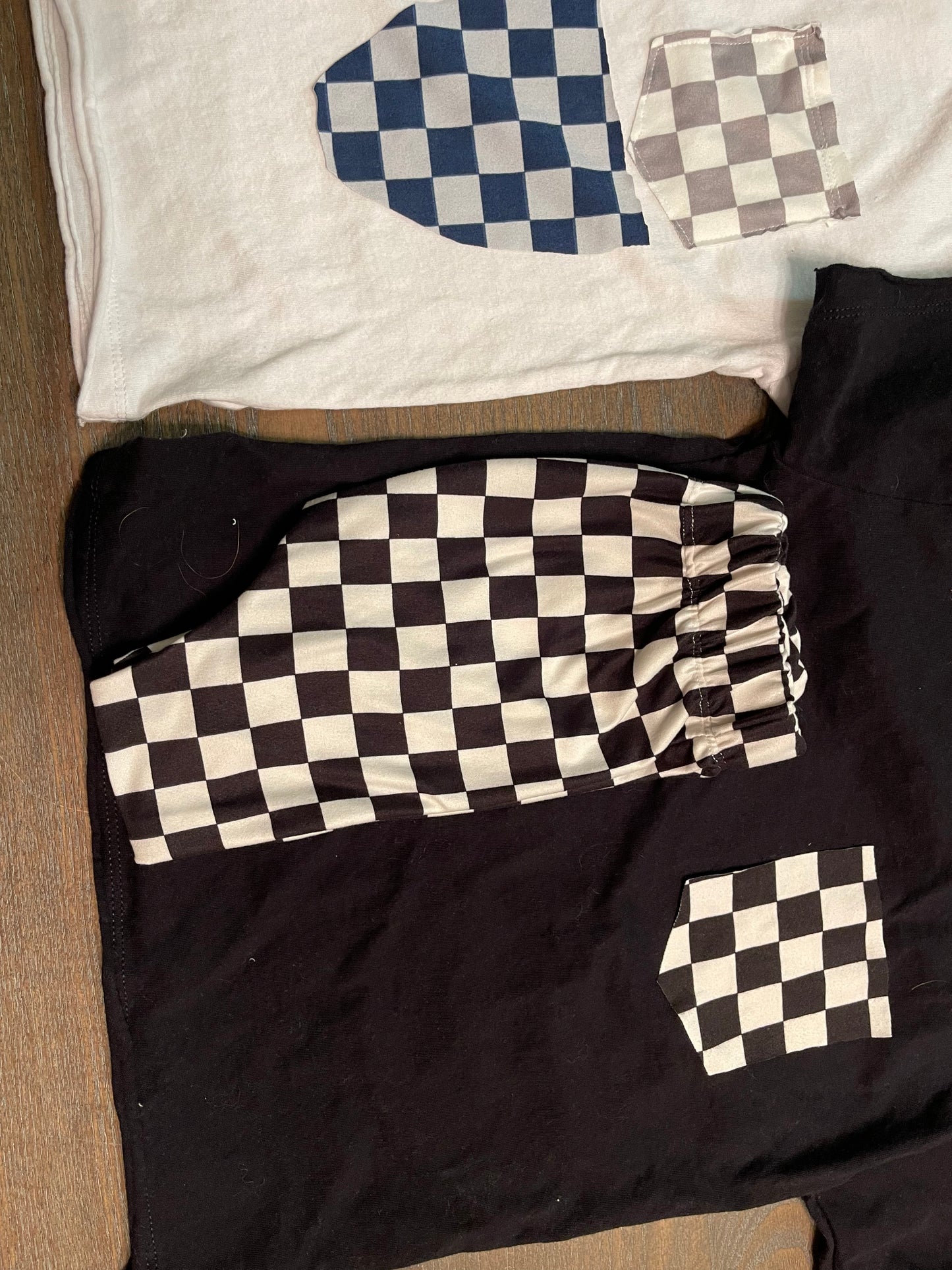 Raw edge check pocket tee
