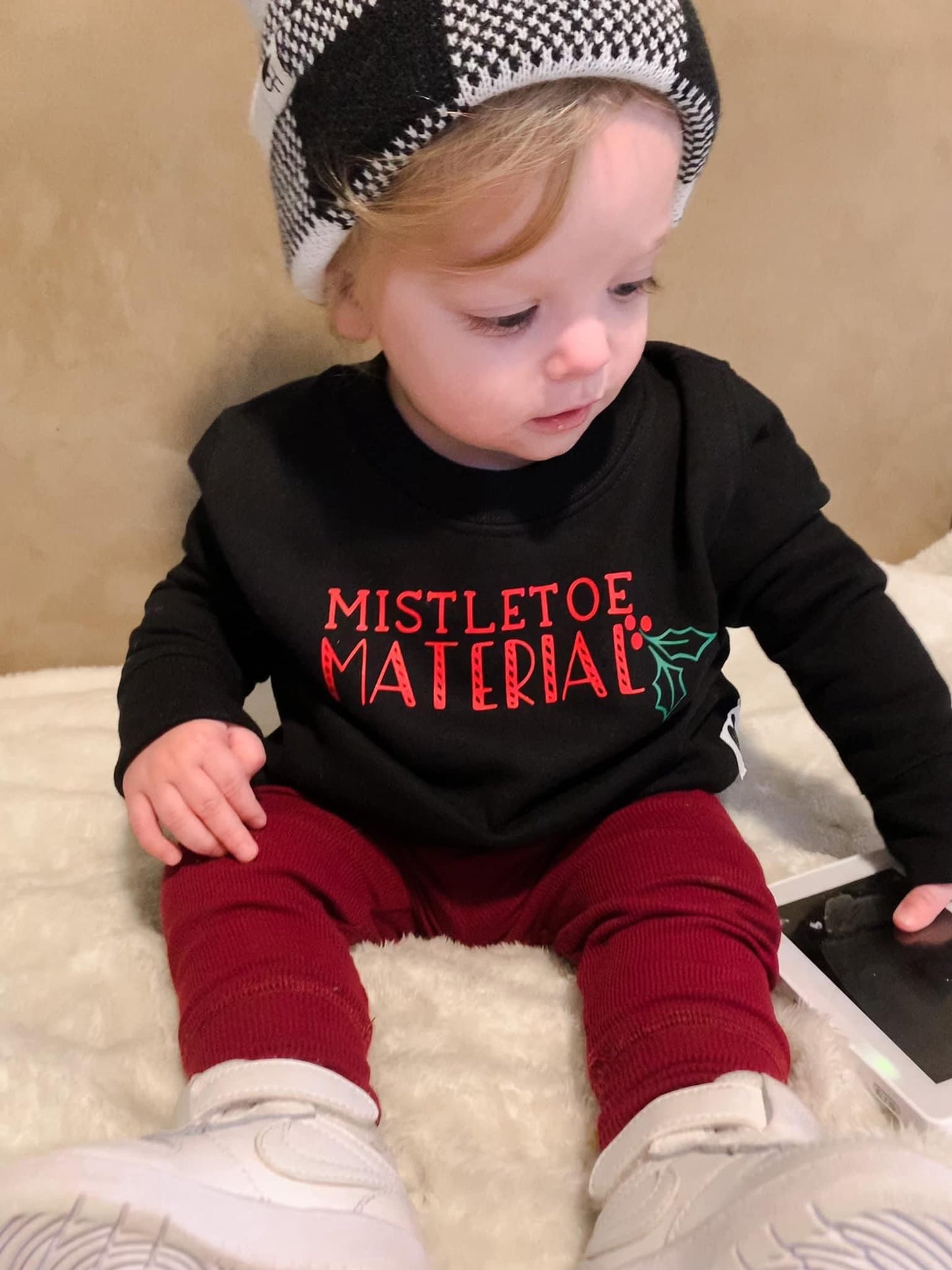 Mistletoe Material (Crewneck)