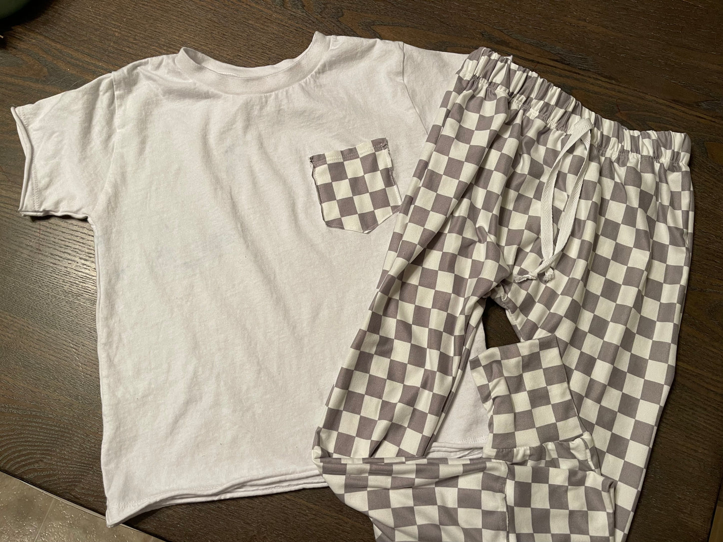 Raw edge check pocket tee